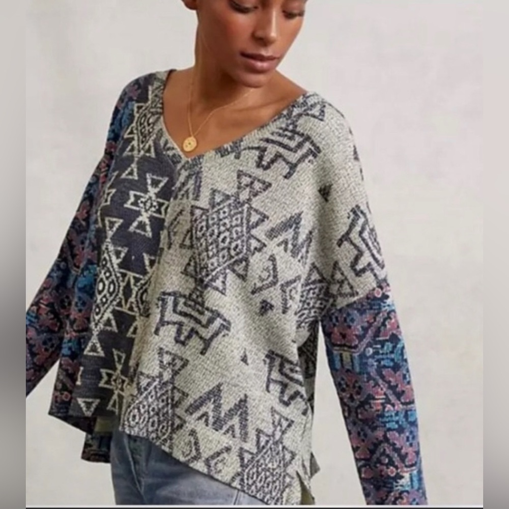 Patterned V-Neck Women Top